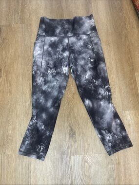 Athleta Black & Gray Tie-Dye High-Rise Capri Leggings